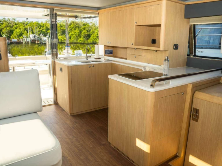 Charter a Aquila Aquila 42 in Lávrio on Samboat