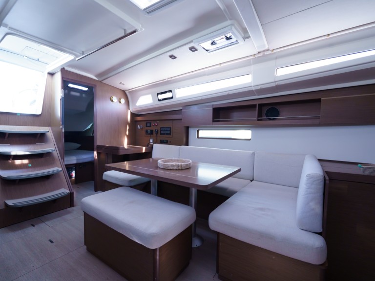 Yacht charter Lefkáda - Bénéteau Oceanis 40.1 on SamBoat