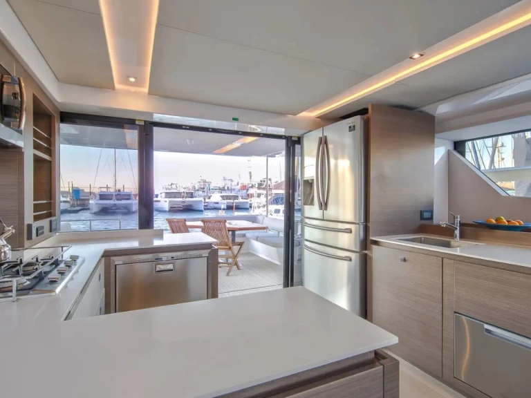 Yacht charter Port Grimaud - Leopard Leopard 53 Powercat on SamBoat