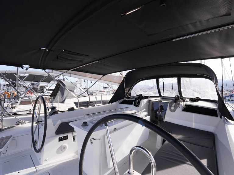 Hire Sailboat with or without skipper Bénéteau Lefkáda