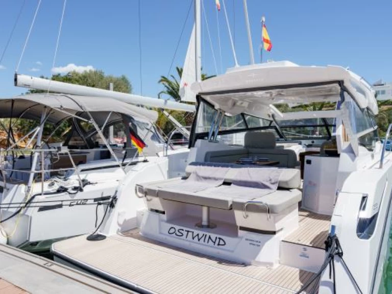 Hire Motorboat Bavaria with a boat licence