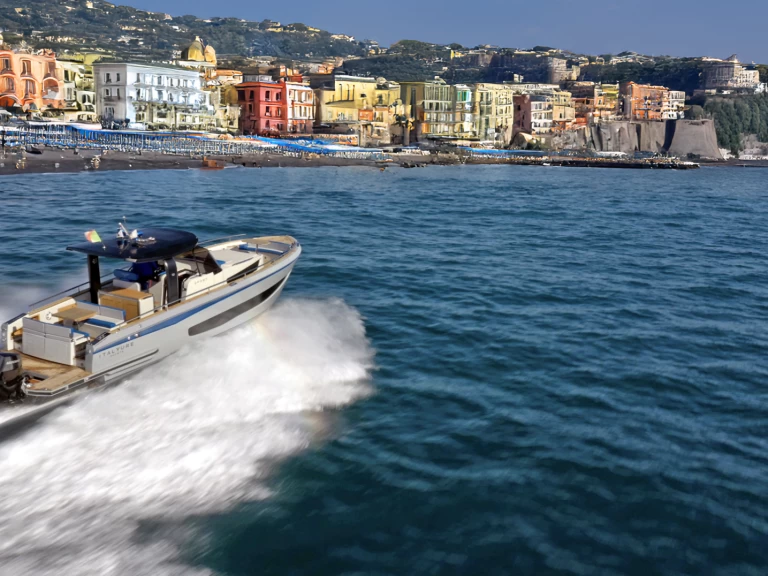 Hire a Allure Allure 38 Porto de Sorrento