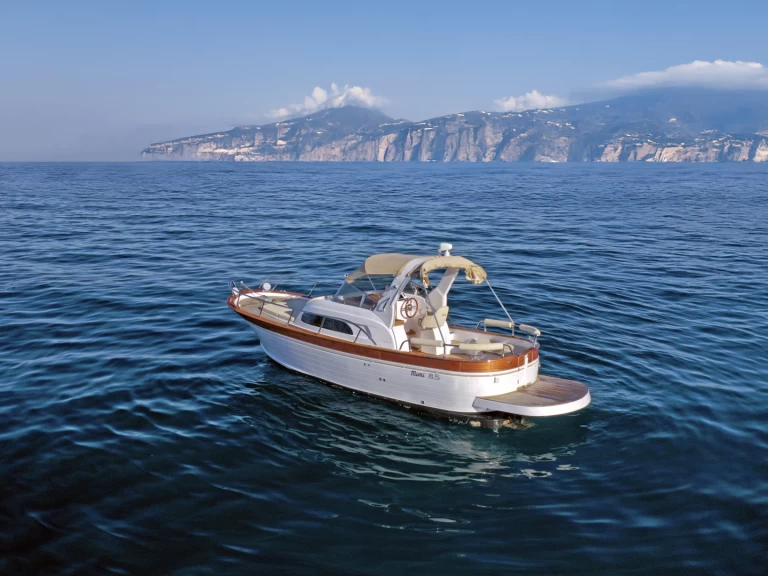 Yacht hire Porto di Amalfi Marina Coppola cheap Libeccio 8.5WA