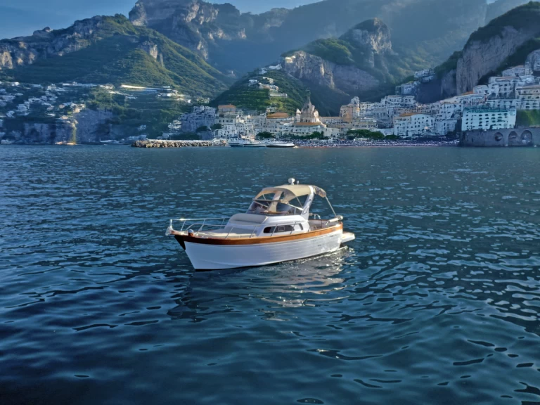 Hire Motorboat with or without skipper Mimi Porto di Amalfi Marina Coppola