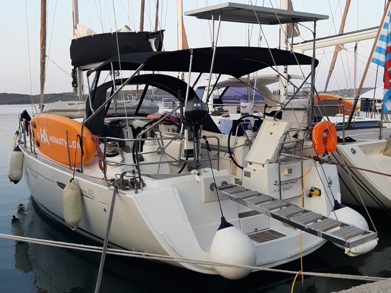 Sailboat hire in Kallithea - Bénéteau Oceanis 43