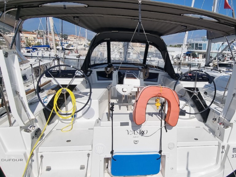 Sailboat hire in Golfe-Juan - Dufour Dufour 37