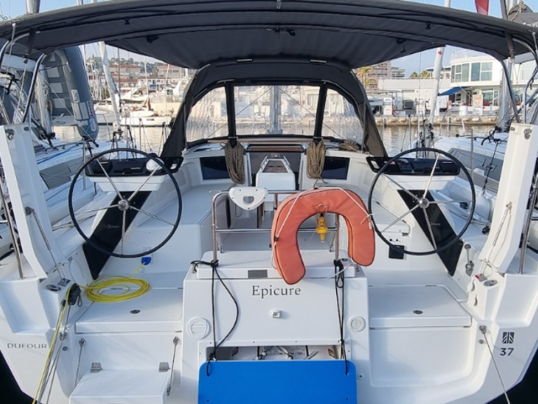 Sailboat to hire Golfe-Juan at the best price