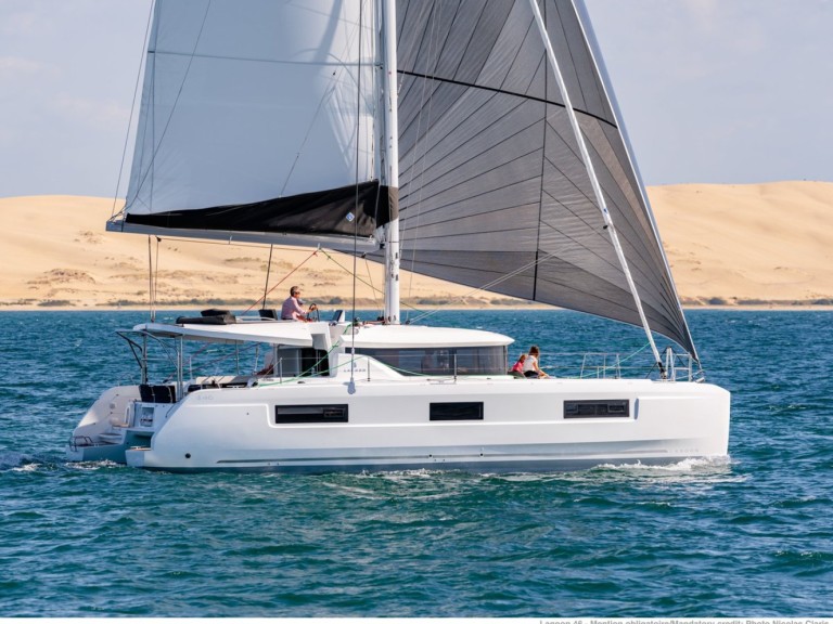 Catamaran to hire Saint-Raphaël at the best price