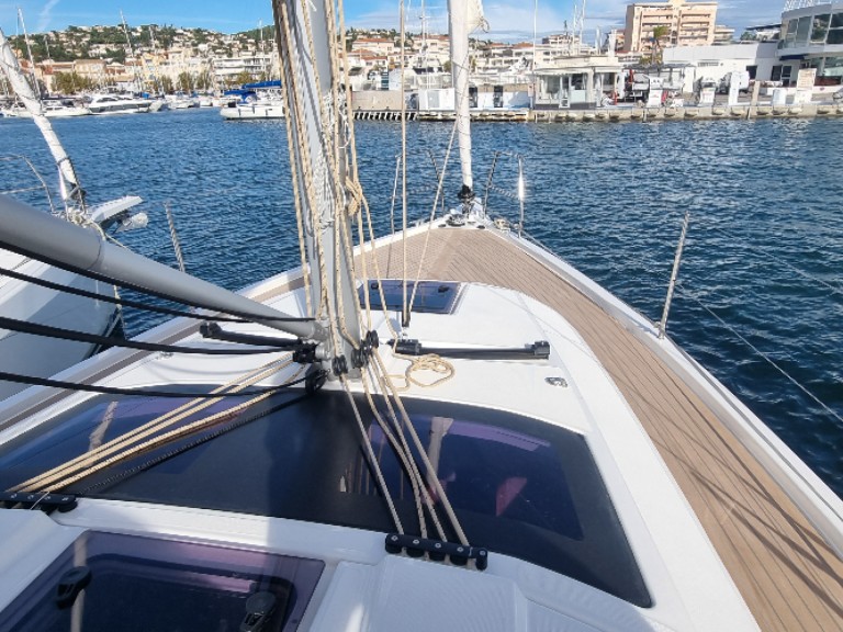 Yacht charter Golfe-Juan - Dufour Dufour 37 on SamBoat