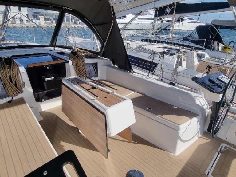Hire a Dufour Dufour 37 Golfe-Juan