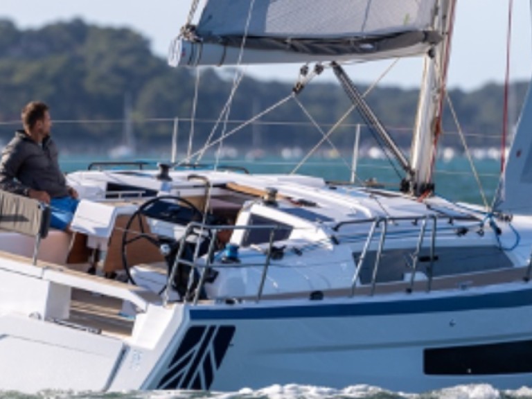 Yacht charter Golfe-Juan - Dufour Dufour 37 on SamBoat