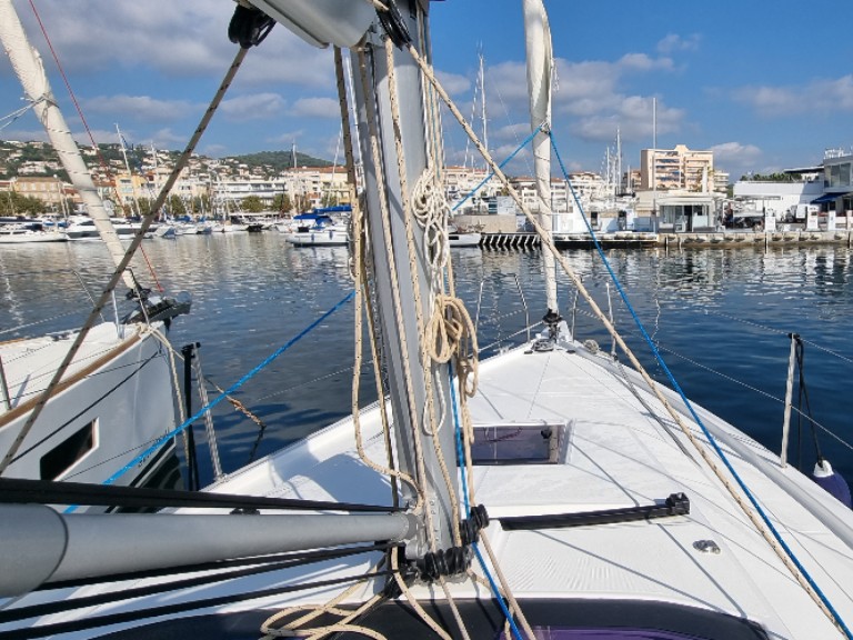 Hire a Dufour Dufour 37 Golfe-Juan