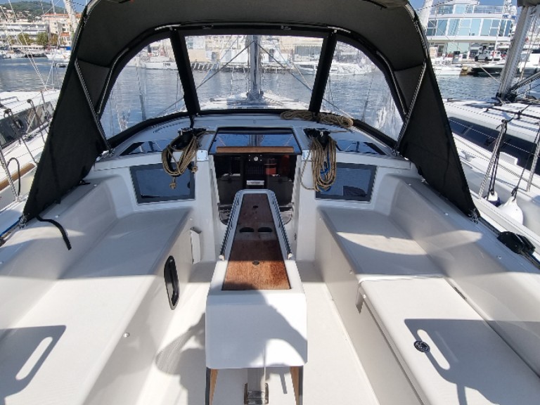 Yacht hire Golfe-Juan cheap Dufour 37