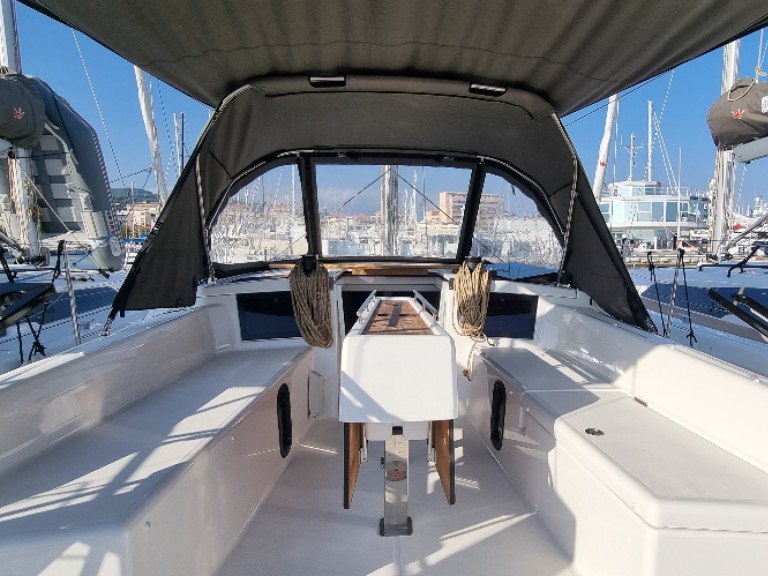 Hire a Dufour Dufour 37 Golfe-Juan