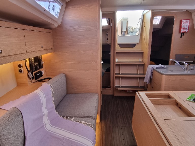 Sailboat hire in Golfe-Juan - Dufour Dufour 37