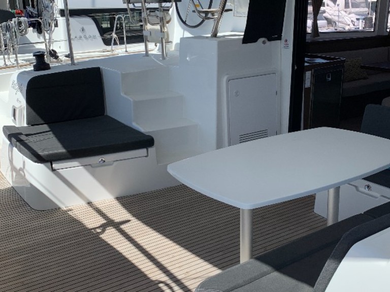 Yacht charter Saint-Raphaël - Lagoon Lagoon 42 on SamBoat