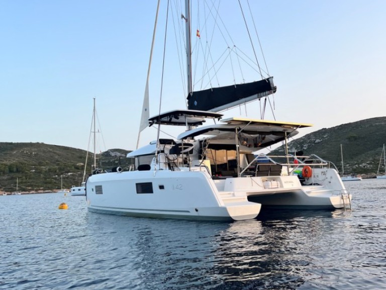 Hire Catamaran with or without skipper Lagoon Saint-Raphaël