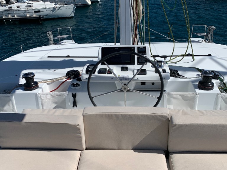 Yacht charter Saint-Raphaël - Lagoon Lagoon 50 on SamBoat