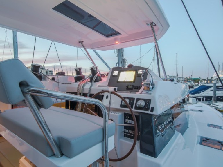 Catamaran to hire Saint-Raphaël at the best price