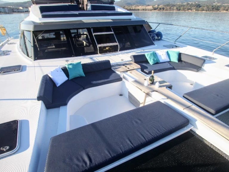 Charter a Bavaria Nautitech 47 Power in Saint-Raphaël on Samboat