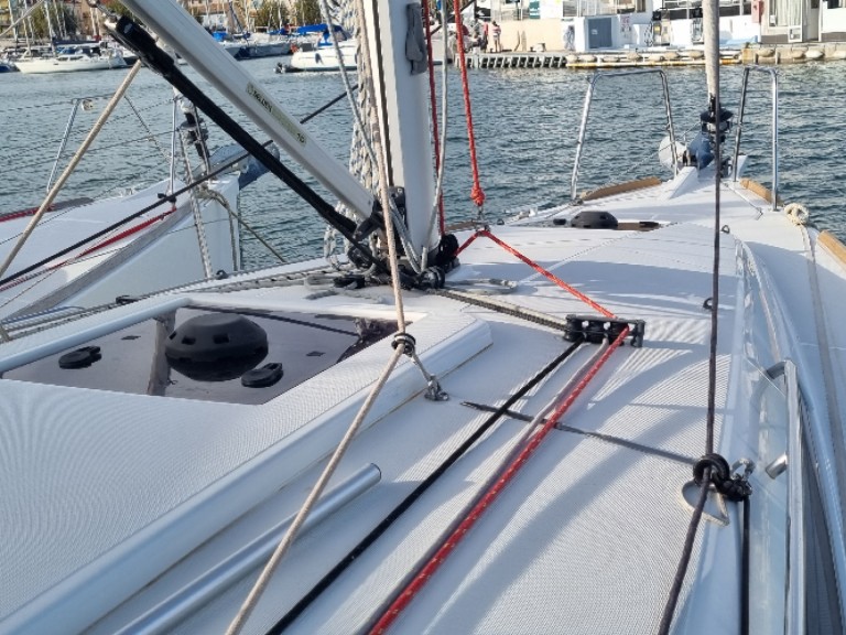 Hire Sailboat with or without skipper Jeanneau Golfe-Juan