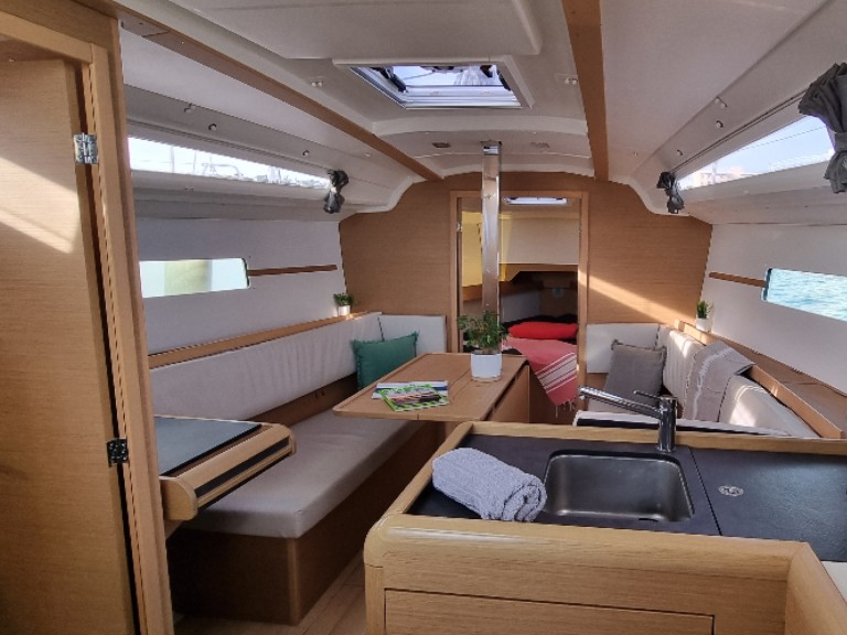 Sailboat to hire Golfe-Juan at the best price