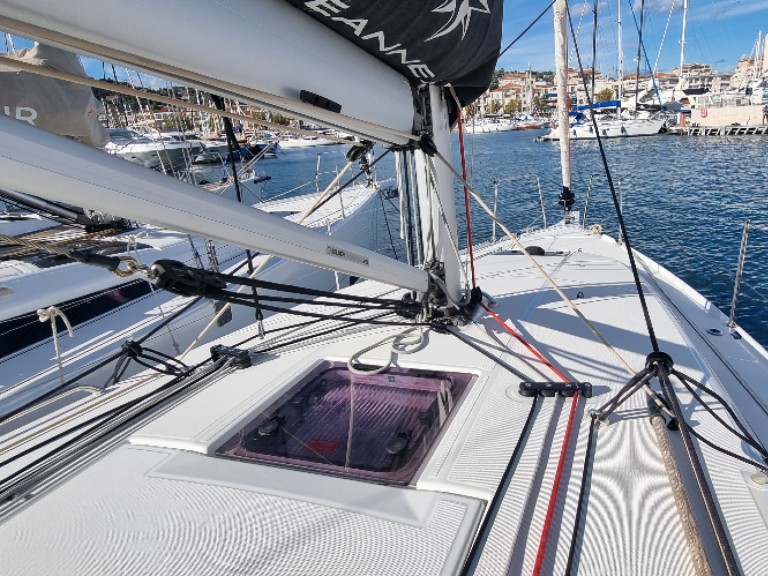 Sailboat to hire Golfe-Juan at the best price