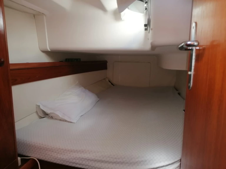 Hire Sailboat with or without skipper Jeanneau La Spezia