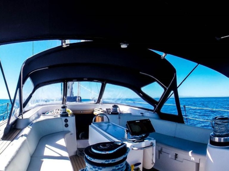 Sailboat to hire Kallithea at the best price