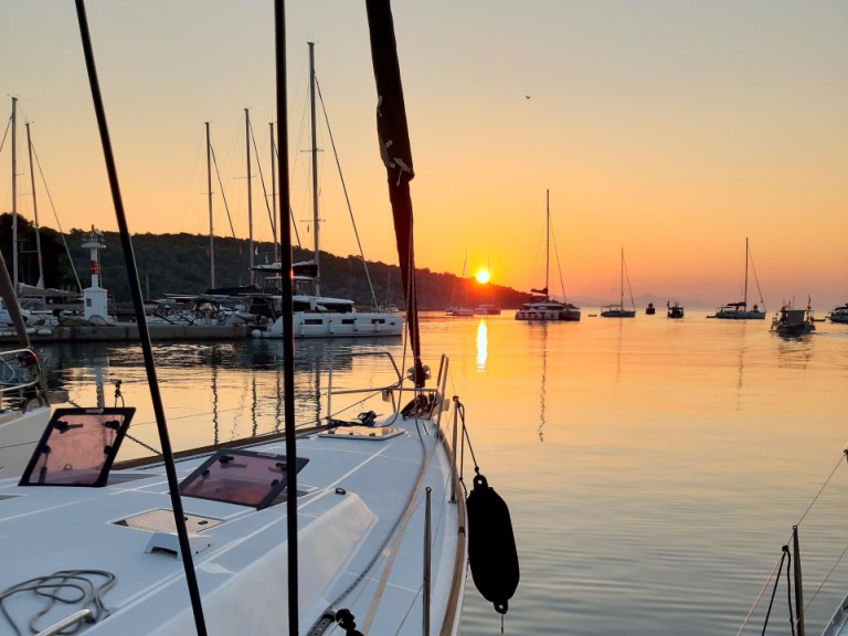 Hire Sailboat Bénéteau with a boat licence