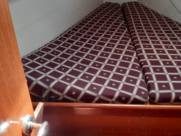 Yacht hire Kallithea cheap Oceanis 43