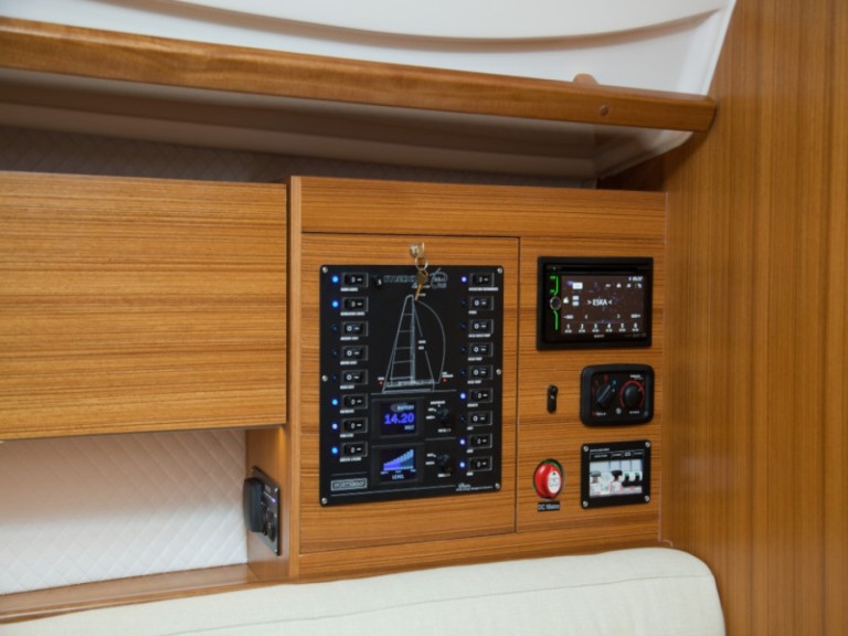 Hire a Northman Maxus 33.1 RS Prestige + Węgorzewo