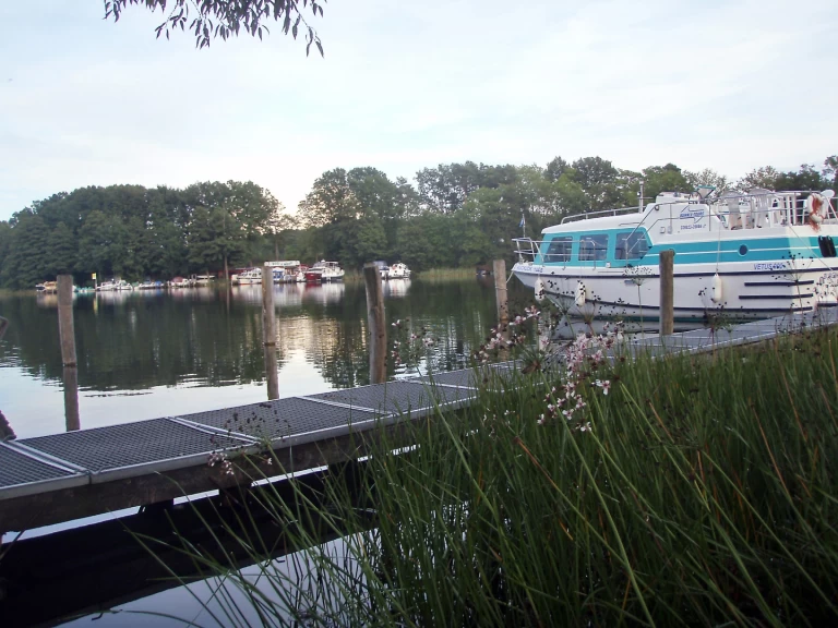 Motorboat hire in Mildenberg -  Vetus 900
