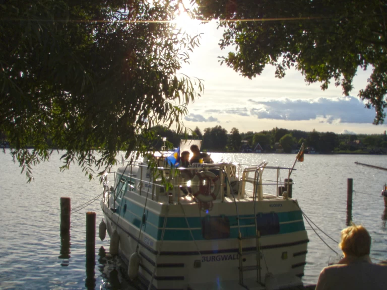 Motorboat to hire Mildenberg at the best price