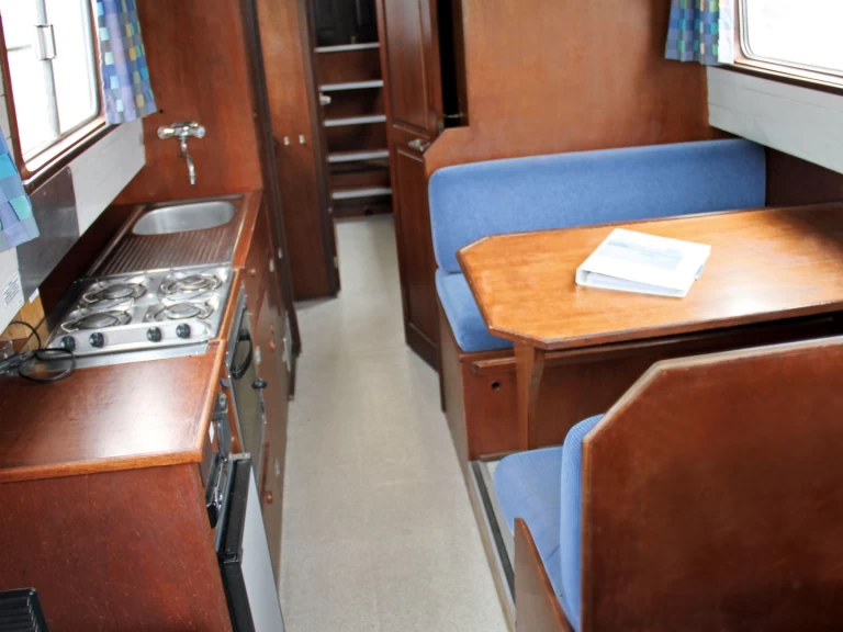 Hire Motorboat  with a boat licence