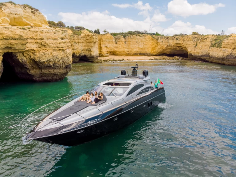 Charter a Sunseeker Predator 72 in Vilamoura on Samboat