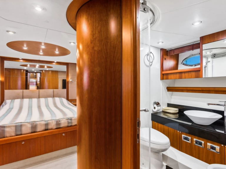 Luxury Yacht hire in Vilamoura - Sunseeker Predator 72