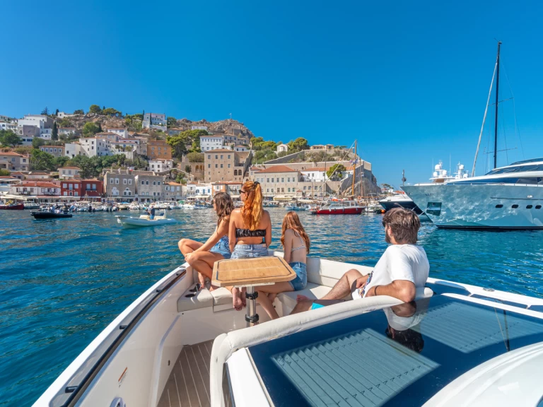 Motorboat to hire Spetses at the best price