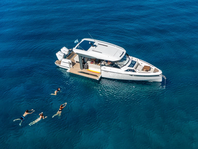 Motorboat to hire Porto Cheli at the best price