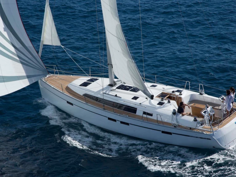 Hire Sailboat Bavaria with a boat licence