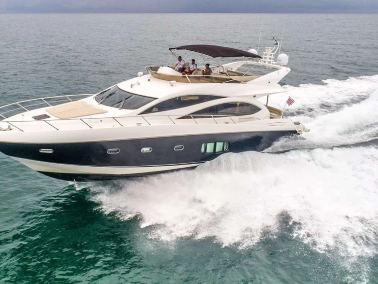 Luxury Yacht to hire Bahamas at the best price