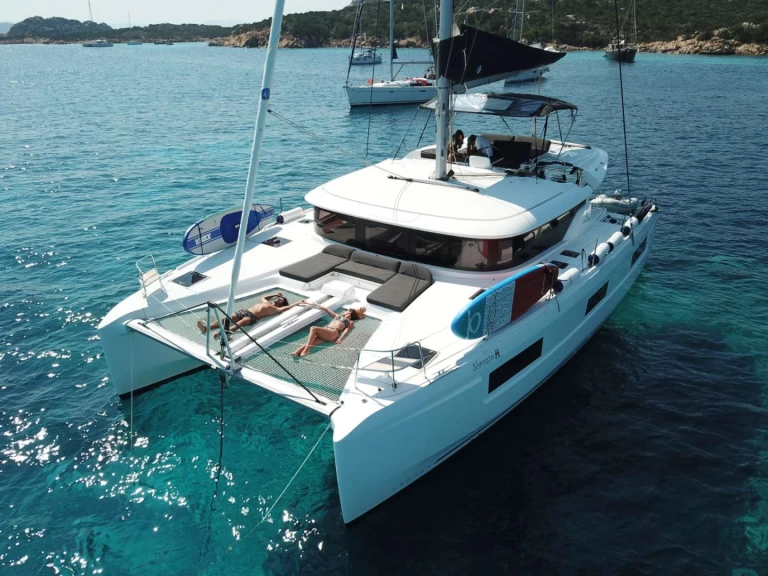 Yacht charter Villasimius - Lagoon Sbronzo on SamBoat