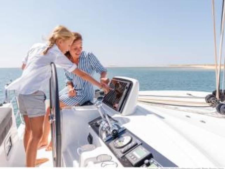 Hire a Lagoon Lagoon 46 Pozzuoli