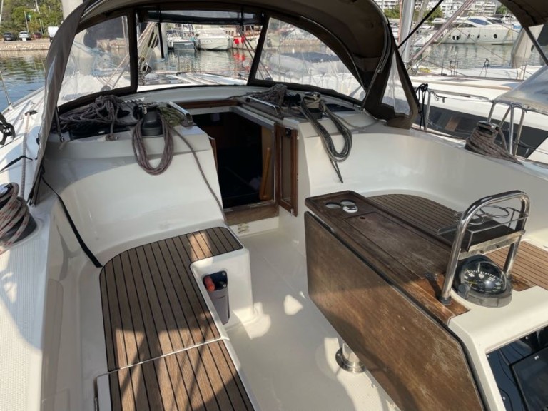 Hire a Bavaria Cruiser 46 Alimos