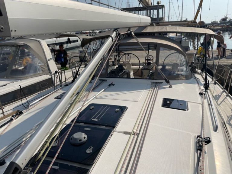 Hire Sailboat Bavaria with a boat licence