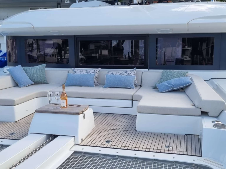 Hire a Lagoon Halekulani Fort Lauderdale