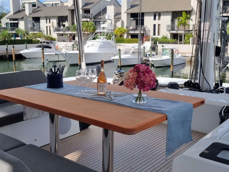 Yacht hire Fort Lauderdale cheap Halekulani