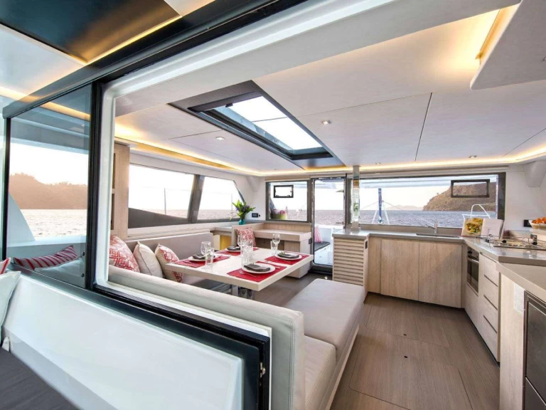 Yacht hire Split cheap Sisters 