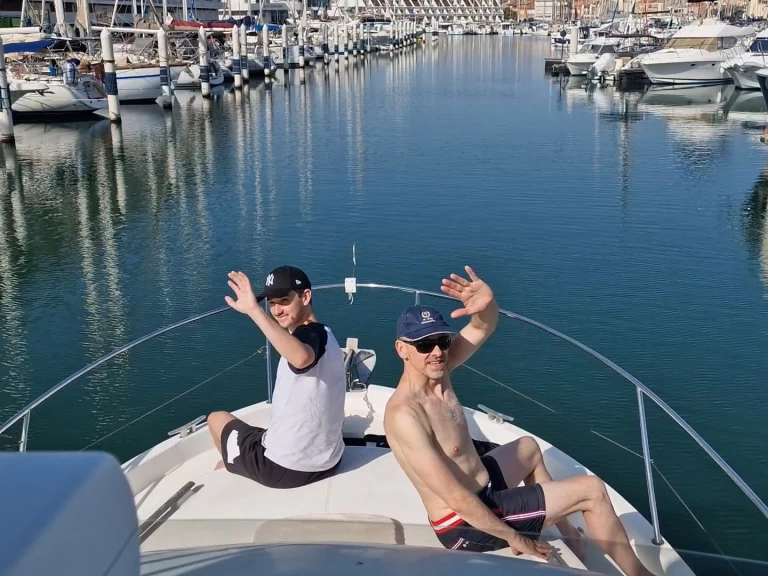 Hire Motorboat Bénéteau with a boat licence