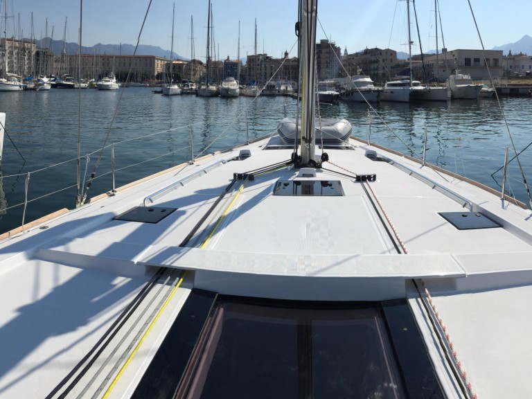 Sailboat to hire Furnari at the best price